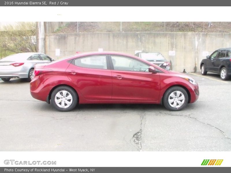 Red / Gray 2016 Hyundai Elantra SE