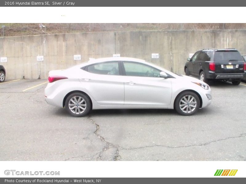 Silver / Gray 2016 Hyundai Elantra SE