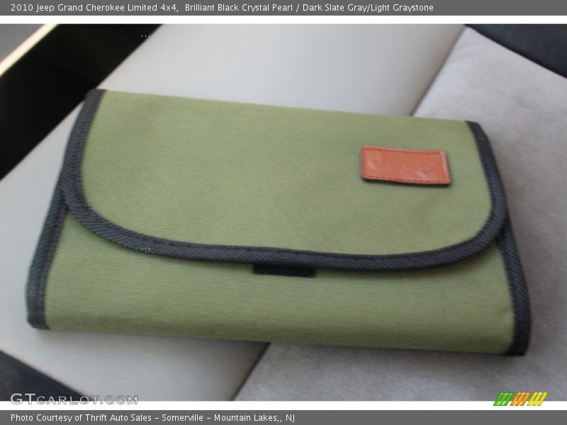 Brilliant Black Crystal Pearl / Dark Slate Gray/Light Graystone 2010 Jeep Grand Cherokee Limited 4x4