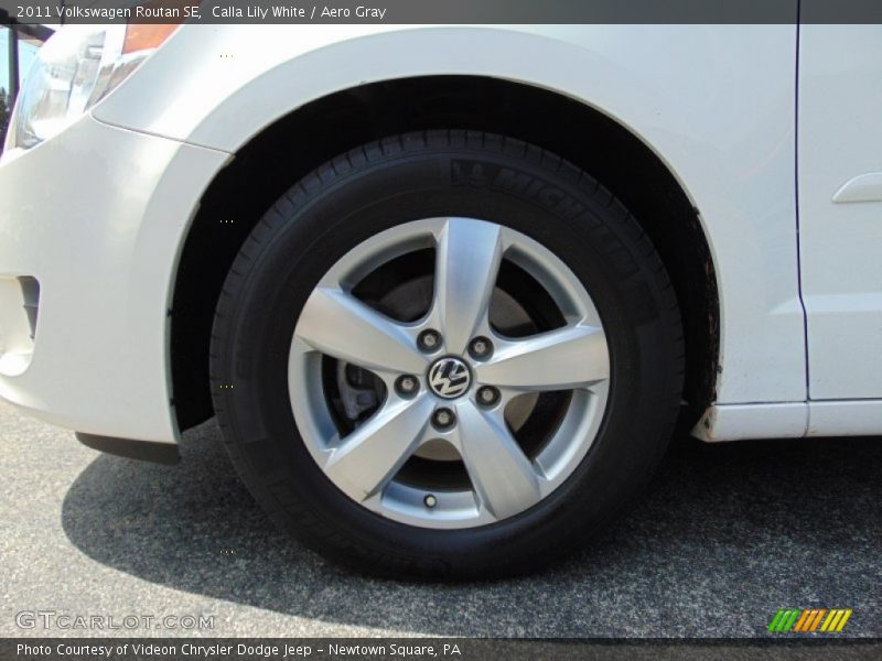 Calla Lily White / Aero Gray 2011 Volkswagen Routan SE