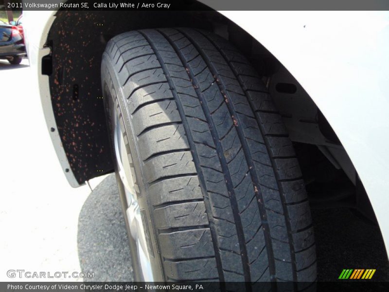 Calla Lily White / Aero Gray 2011 Volkswagen Routan SE