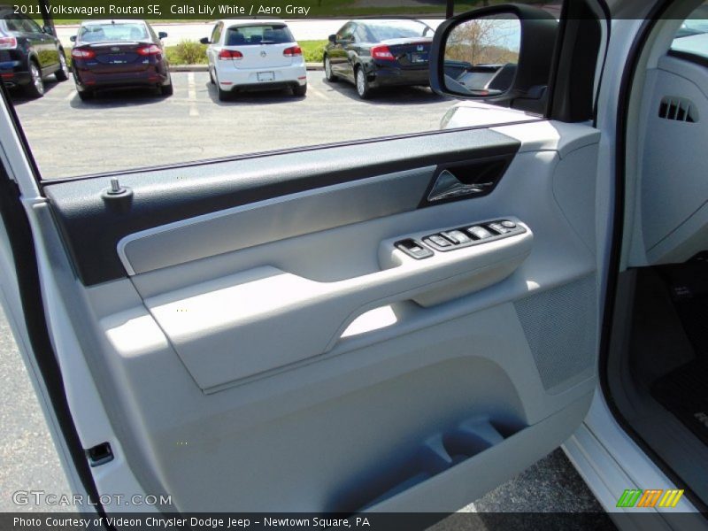 Calla Lily White / Aero Gray 2011 Volkswagen Routan SE