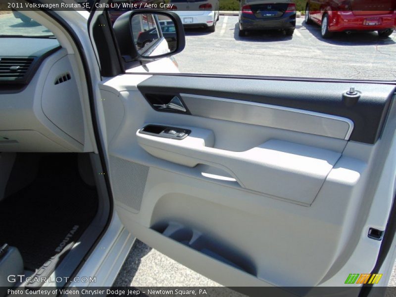Calla Lily White / Aero Gray 2011 Volkswagen Routan SE