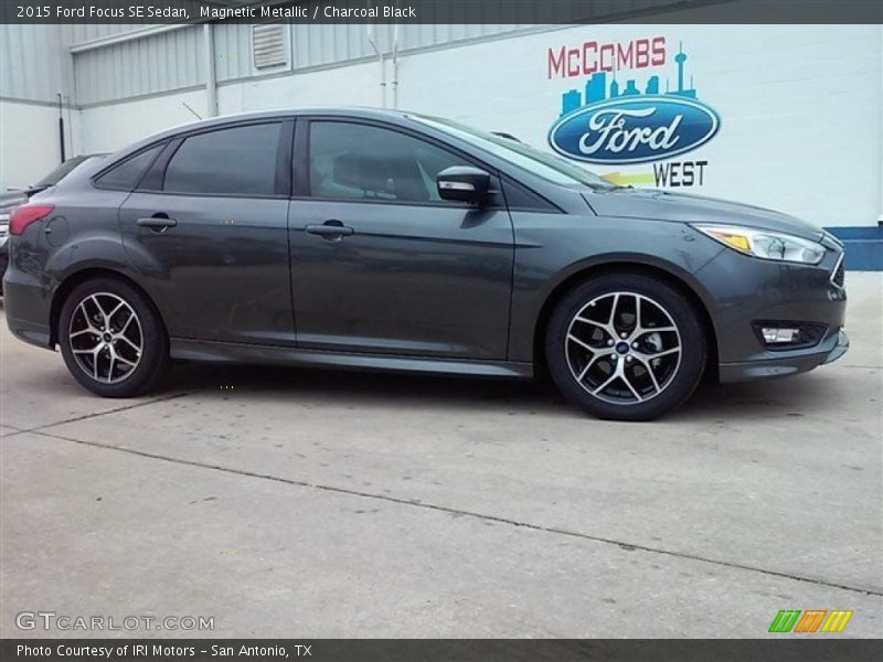 Magnetic Metallic / Charcoal Black 2015 Ford Focus SE Sedan