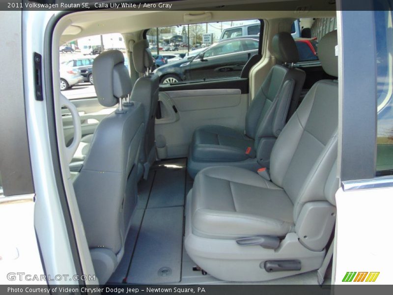 Calla Lily White / Aero Gray 2011 Volkswagen Routan SE
