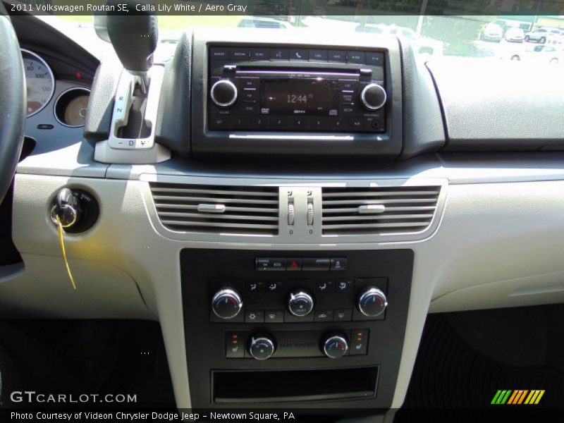 Calla Lily White / Aero Gray 2011 Volkswagen Routan SE