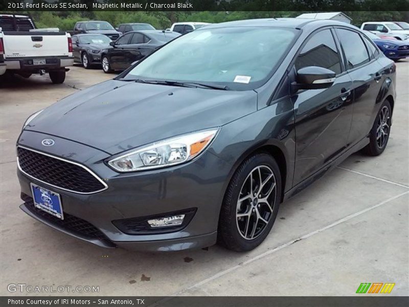 Magnetic Metallic / Charcoal Black 2015 Ford Focus SE Sedan