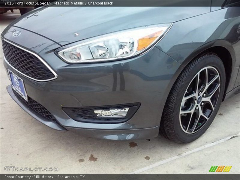 Magnetic Metallic / Charcoal Black 2015 Ford Focus SE Sedan