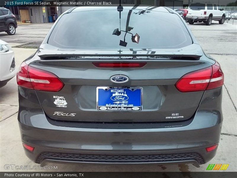Magnetic Metallic / Charcoal Black 2015 Ford Focus SE Sedan