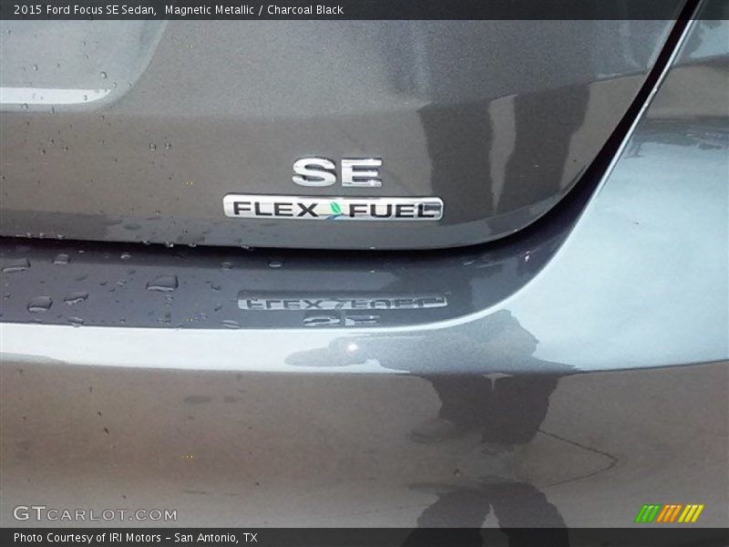 Magnetic Metallic / Charcoal Black 2015 Ford Focus SE Sedan