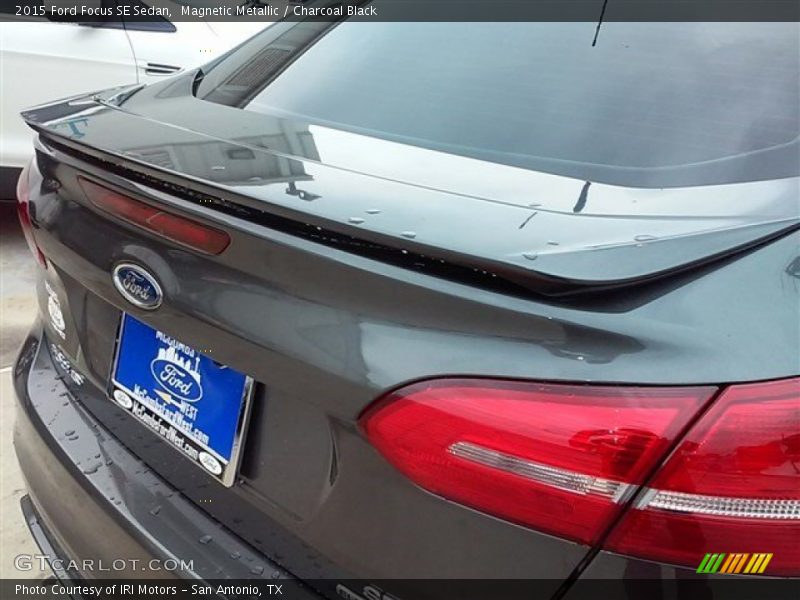 Magnetic Metallic / Charcoal Black 2015 Ford Focus SE Sedan