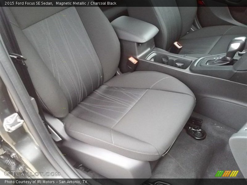 Magnetic Metallic / Charcoal Black 2015 Ford Focus SE Sedan