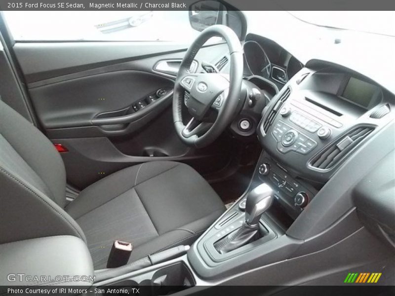 Magnetic Metallic / Charcoal Black 2015 Ford Focus SE Sedan