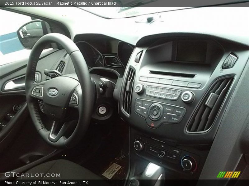 Magnetic Metallic / Charcoal Black 2015 Ford Focus SE Sedan