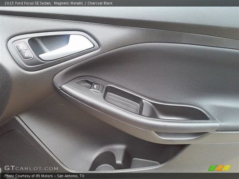 Magnetic Metallic / Charcoal Black 2015 Ford Focus SE Sedan