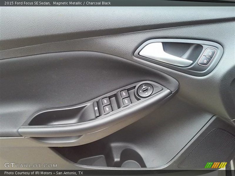 Magnetic Metallic / Charcoal Black 2015 Ford Focus SE Sedan