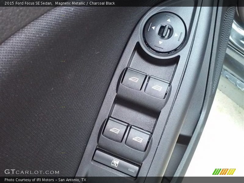 Magnetic Metallic / Charcoal Black 2015 Ford Focus SE Sedan