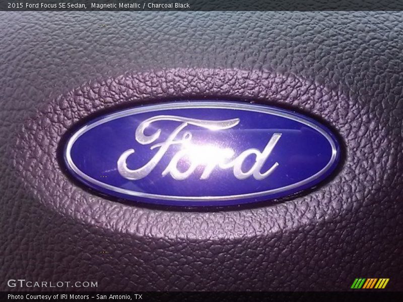 Magnetic Metallic / Charcoal Black 2015 Ford Focus SE Sedan