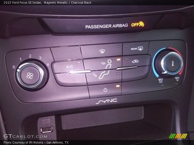Magnetic Metallic / Charcoal Black 2015 Ford Focus SE Sedan