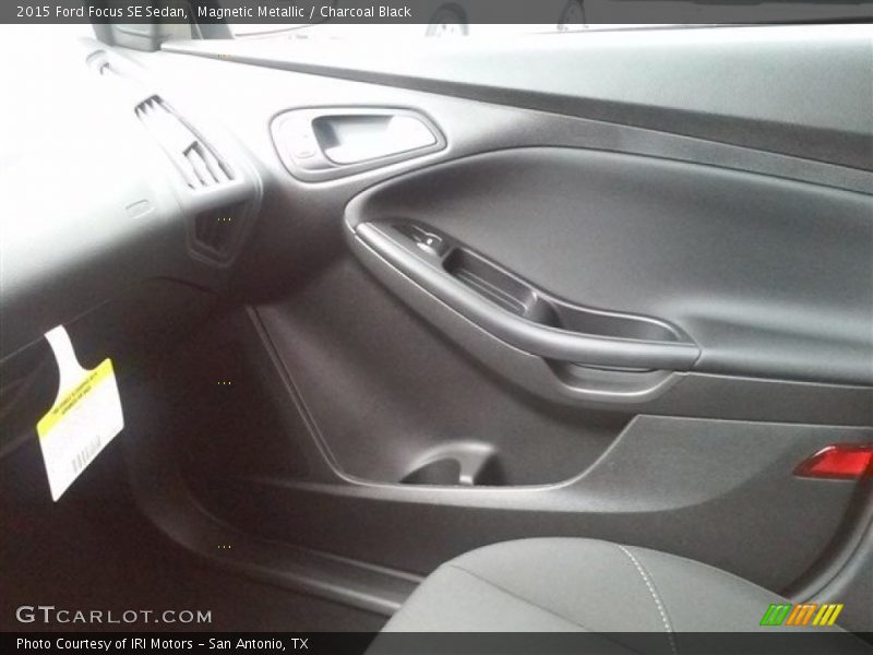 Magnetic Metallic / Charcoal Black 2015 Ford Focus SE Sedan