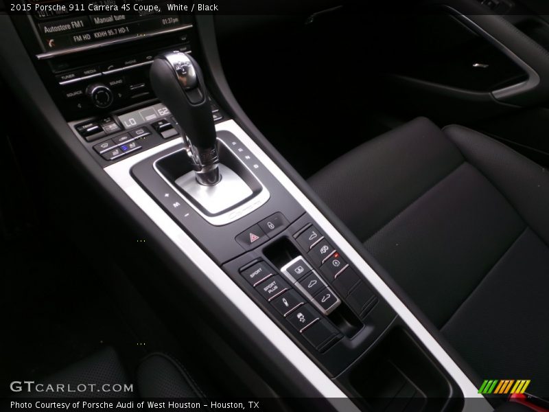 Controls of 2015 911 Carrera 4S Coupe
