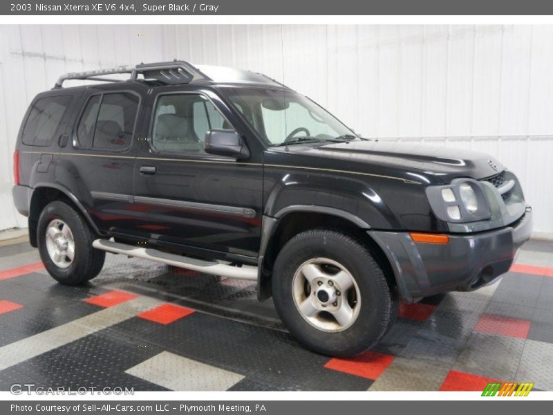 Front 3/4 View of 2003 Xterra XE V6 4x4