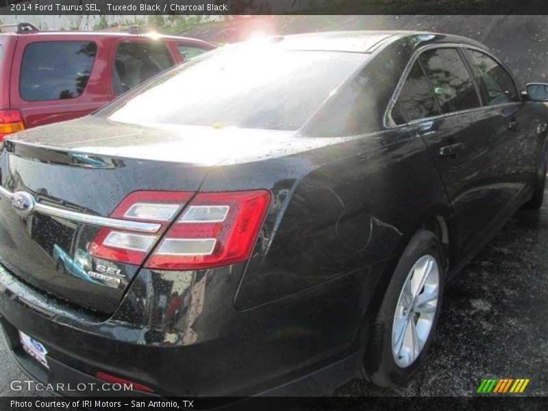 Tuxedo Black / Charcoal Black 2014 Ford Taurus SEL