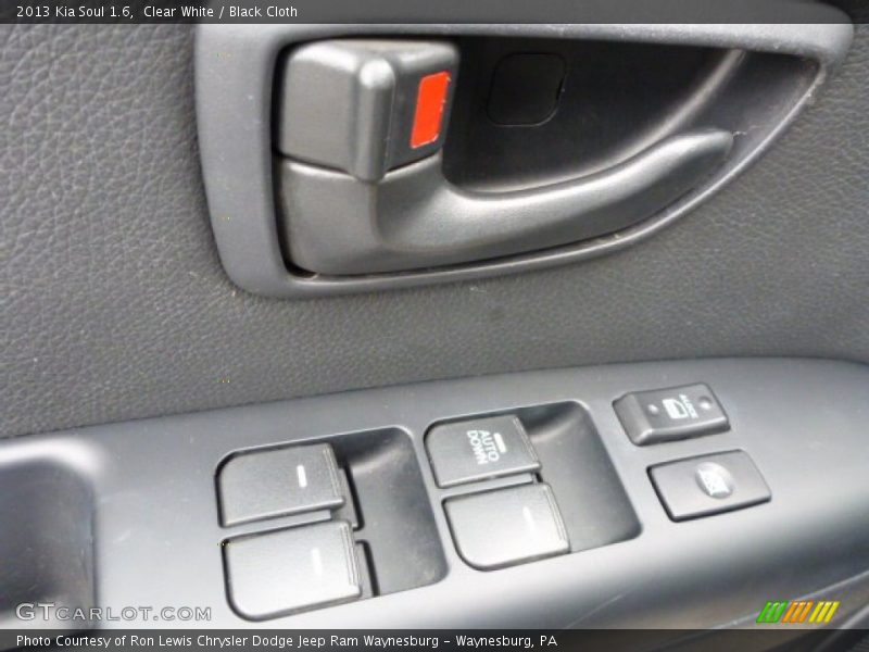 Clear White / Black Cloth 2013 Kia Soul 1.6