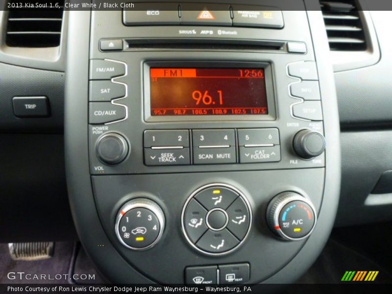 Clear White / Black Cloth 2013 Kia Soul 1.6