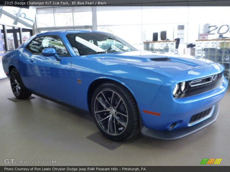 Front 3/4 View of 2015 Challenger R/T Scat Pack