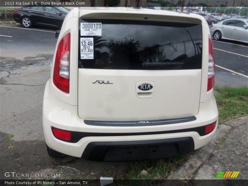 Dune Beige / Black Cloth 2013 Kia Soul 1.6