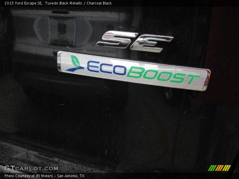 Tuxedo Black Metallic / Charcoal Black 2015 Ford Escape SE