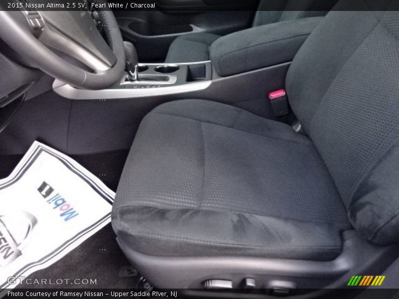 Pearl White / Charcoal 2015 Nissan Altima 2.5 SV