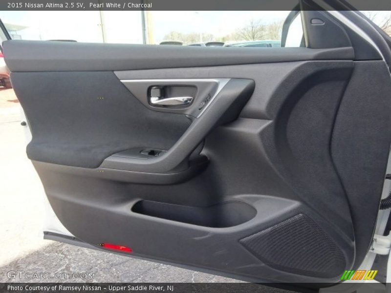Pearl White / Charcoal 2015 Nissan Altima 2.5 SV