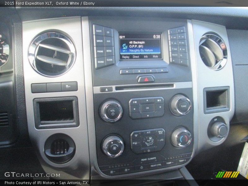 Oxford White / Ebony 2015 Ford Expedition XLT