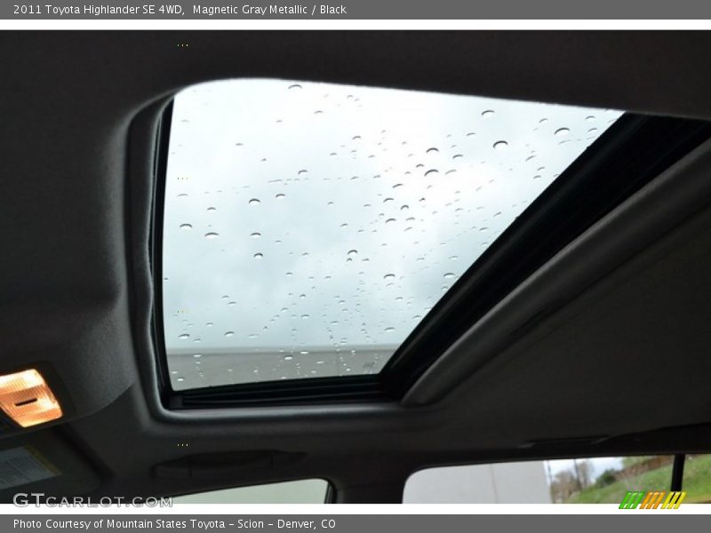 Magnetic Gray Metallic / Black 2011 Toyota Highlander SE 4WD