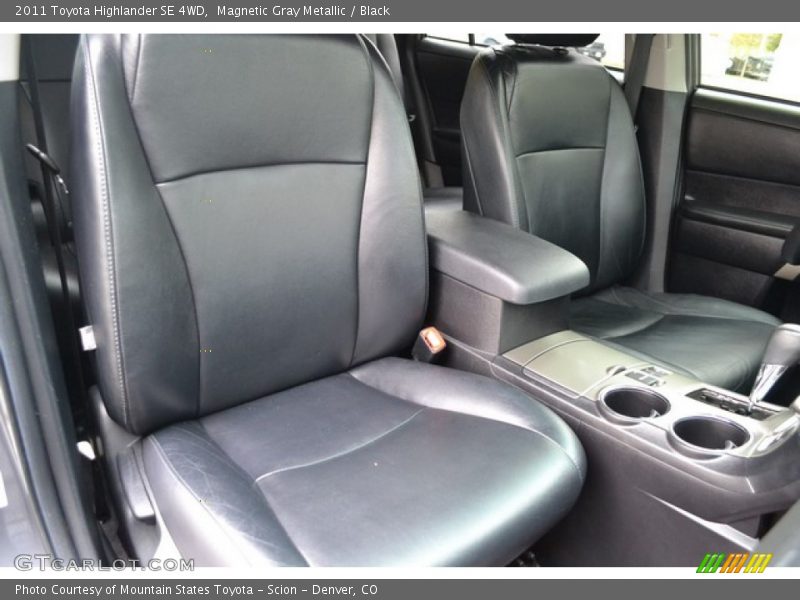 Magnetic Gray Metallic / Black 2011 Toyota Highlander SE 4WD