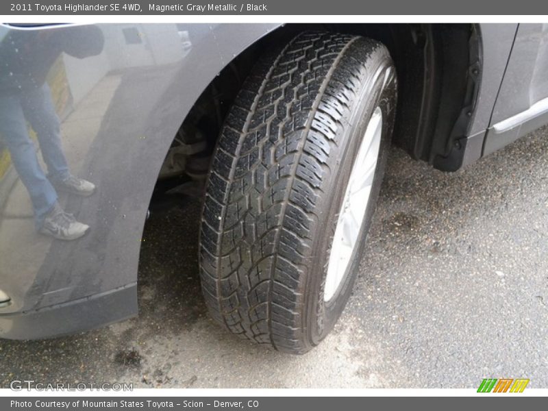 Magnetic Gray Metallic / Black 2011 Toyota Highlander SE 4WD