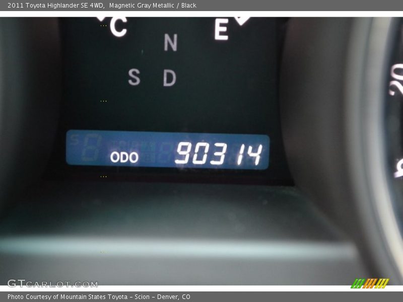 Magnetic Gray Metallic / Black 2011 Toyota Highlander SE 4WD