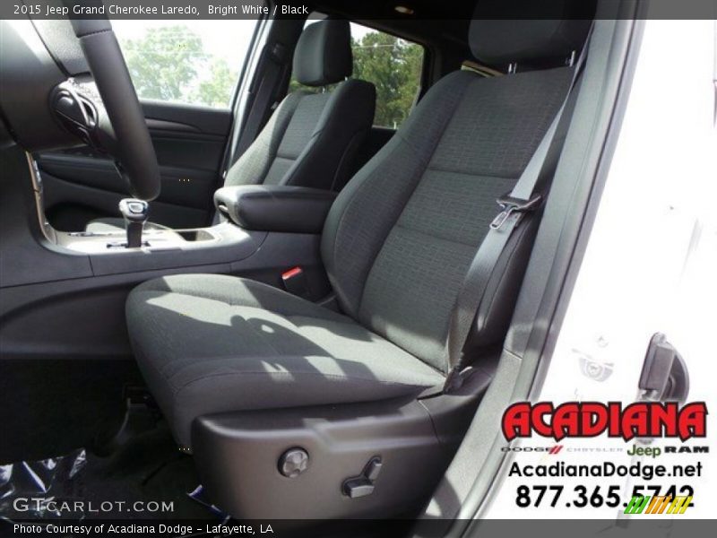 Bright White / Black 2015 Jeep Grand Cherokee Laredo
