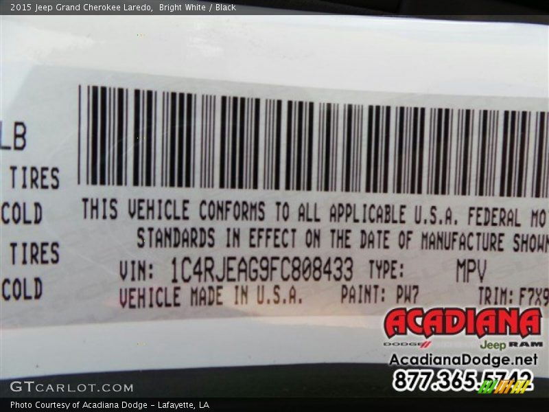 Bright White / Black 2015 Jeep Grand Cherokee Laredo