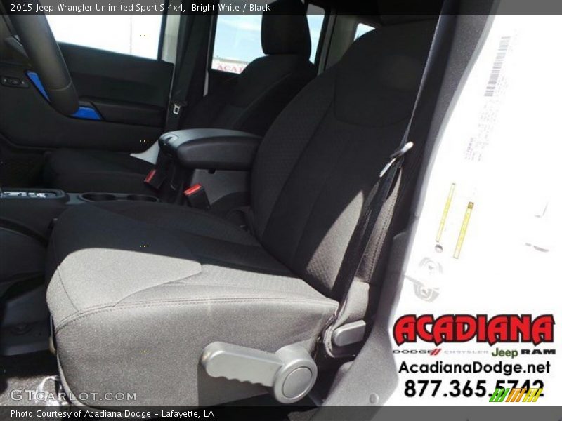 Bright White / Black 2015 Jeep Wrangler Unlimited Sport S 4x4