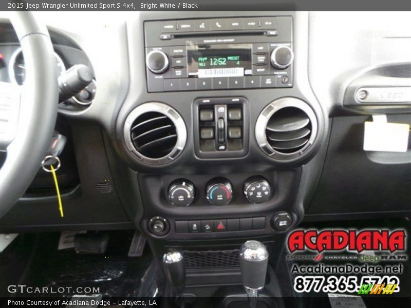 Bright White / Black 2015 Jeep Wrangler Unlimited Sport S 4x4