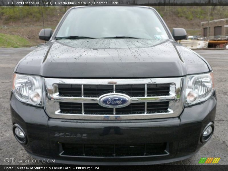 Tuxedo Black Metallic / Charcoal Black 2011 Ford Escape XLT 4WD