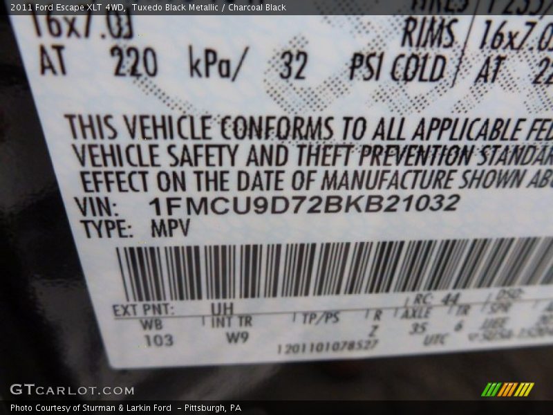 Tuxedo Black Metallic / Charcoal Black 2011 Ford Escape XLT 4WD