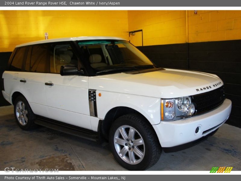 Front 3/4 View of 2004 Range Rover HSE