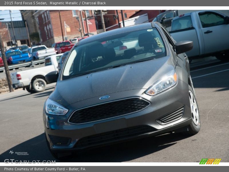 Magnetic Metallic / Charcoal Black 2015 Ford Focus S Sedan