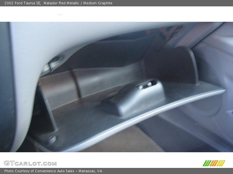 Matador Red Metallic / Medium Graphite 2002 Ford Taurus SE