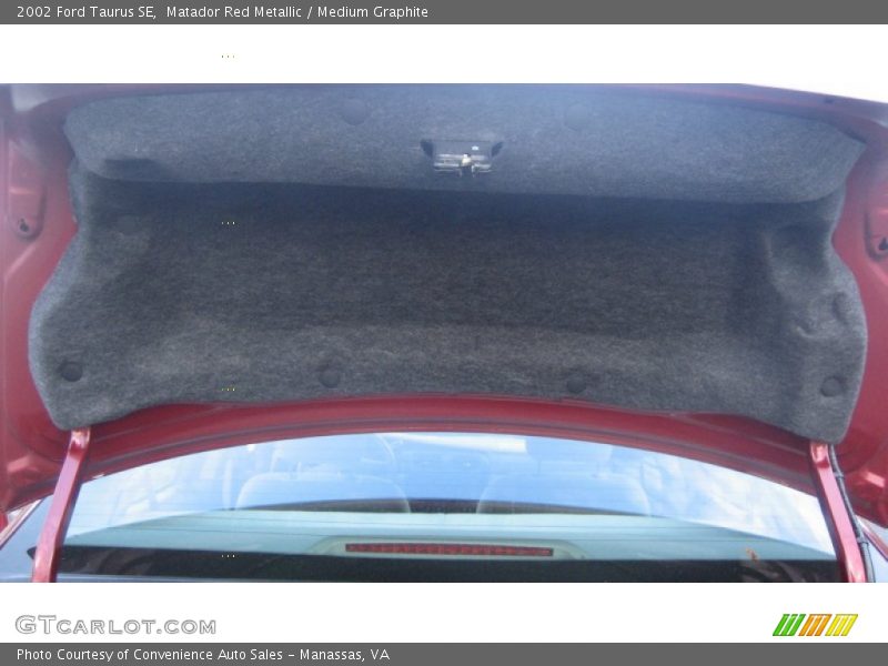 Matador Red Metallic / Medium Graphite 2002 Ford Taurus SE