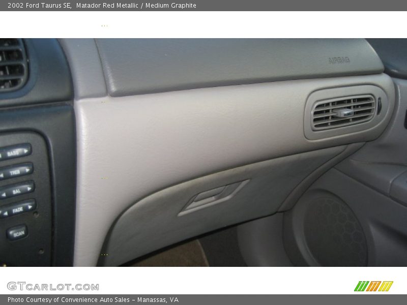 Matador Red Metallic / Medium Graphite 2002 Ford Taurus SE